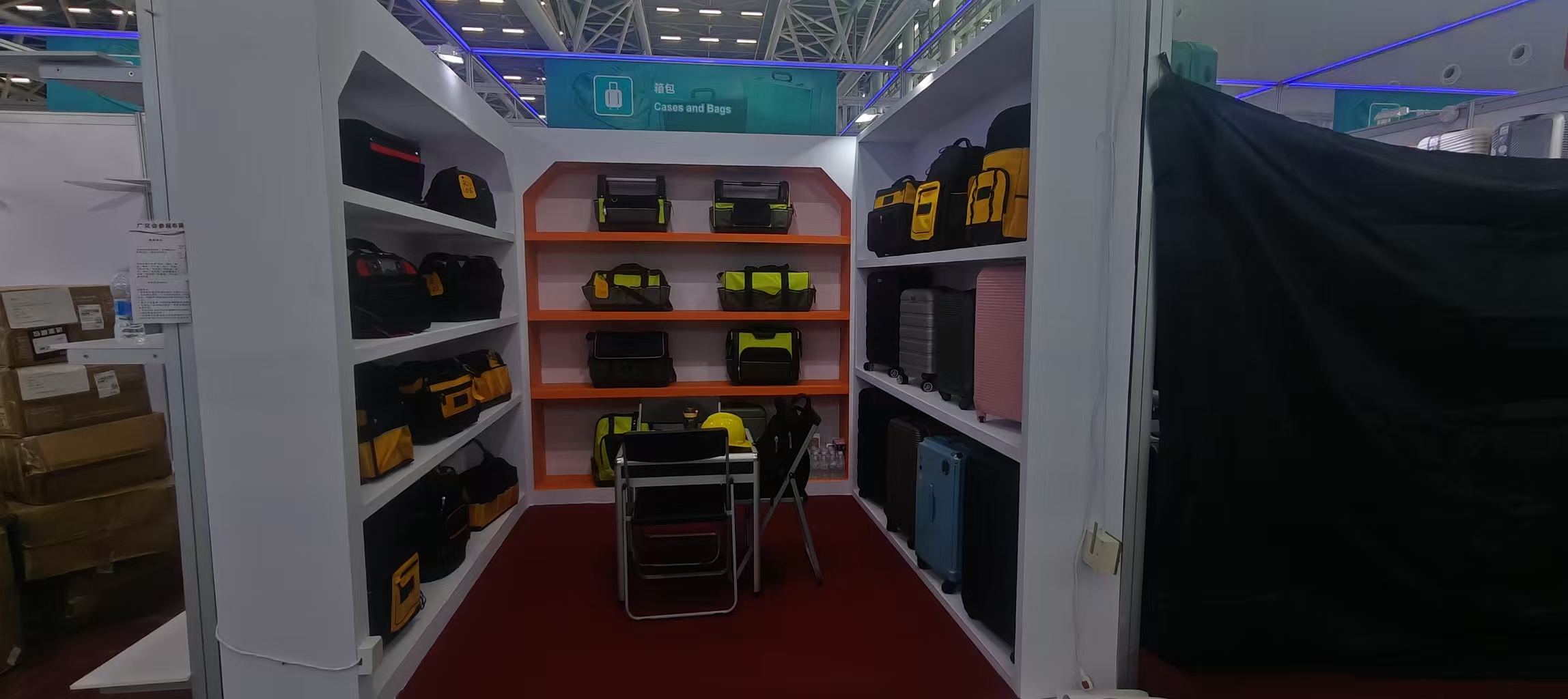 Nossa empresa apresenta com sucesso capacidades de fabricação de bolsas de ferramentas profissionais na Feira de Cantão do outono de 2025